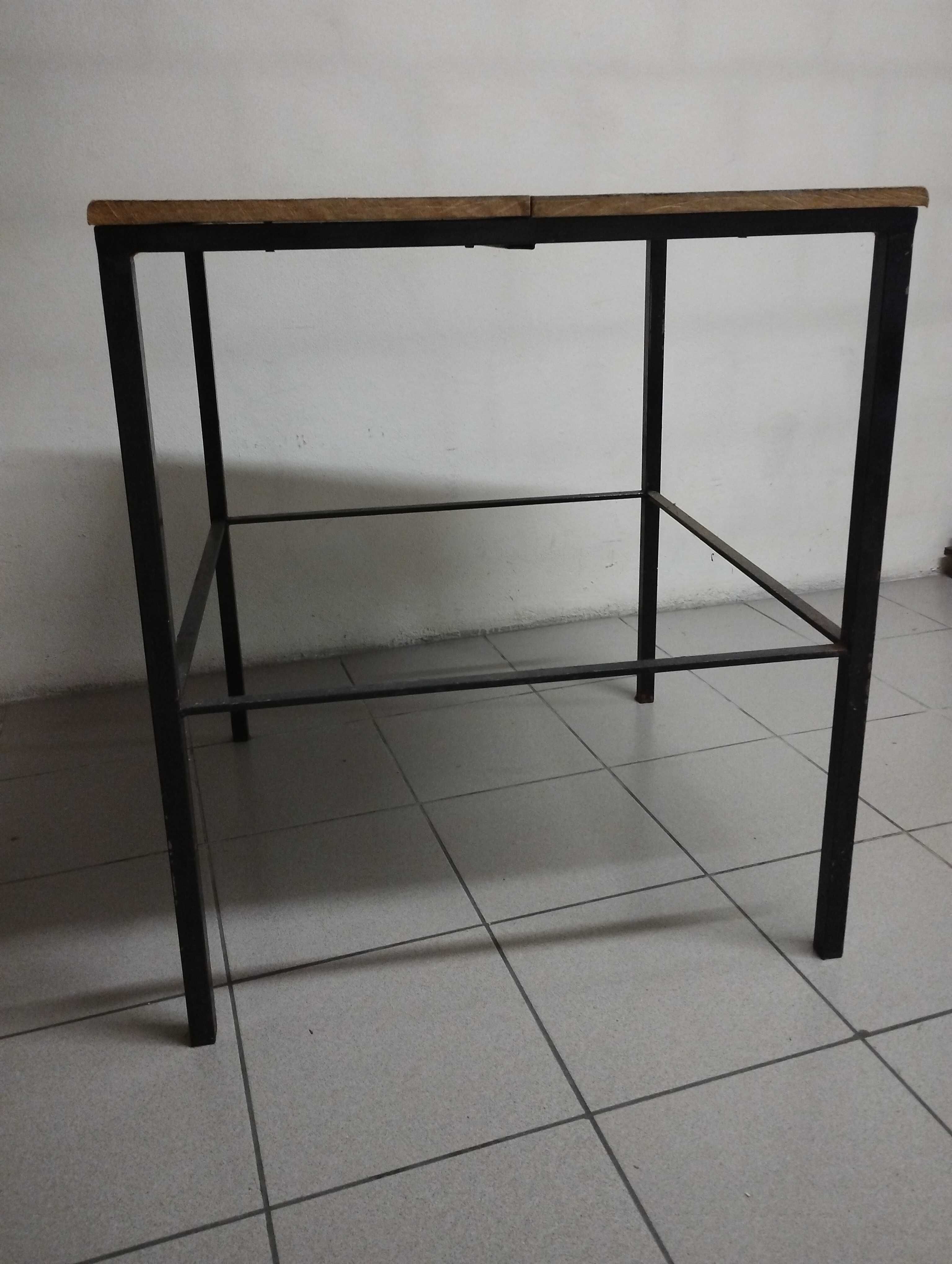 Mesa de apoio de trabalho