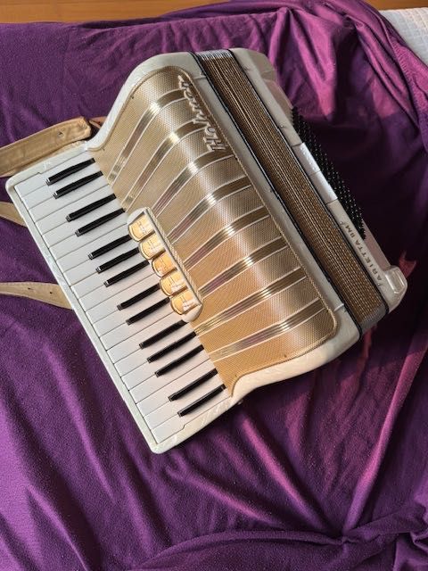 Akordeon Hohner Arietta II M jak Concerto III S - stan idealny