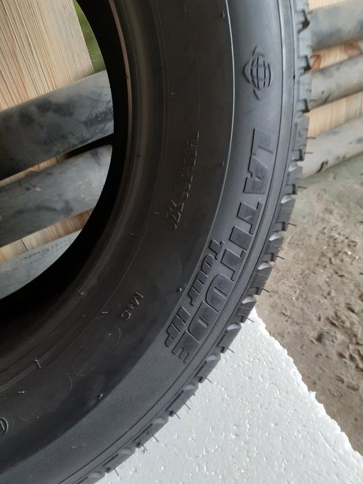 Продам новую резину Michelin 215/65R16 . 4000гр.