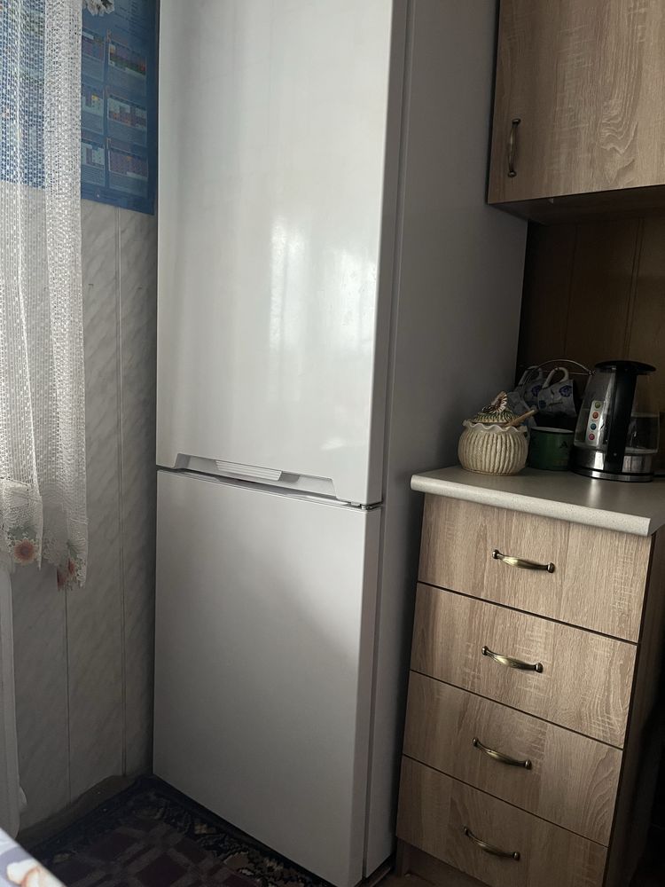 Холодильник продаю