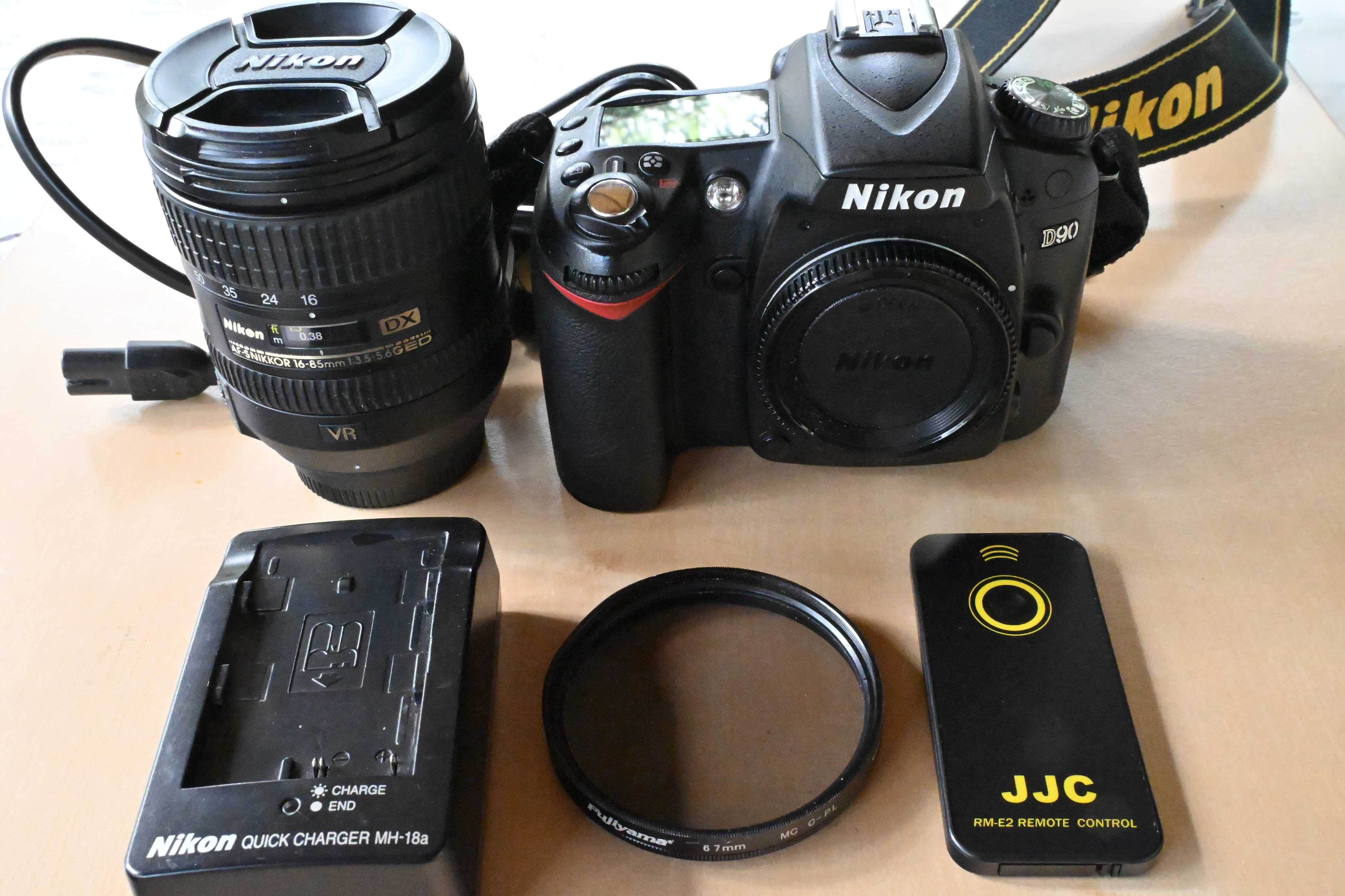 Nikon D90 + Nikkor 16-85 VR DX + akcesoria