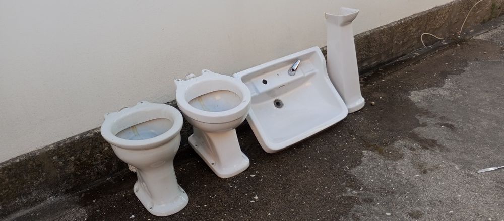 Louças casa de banho antigas