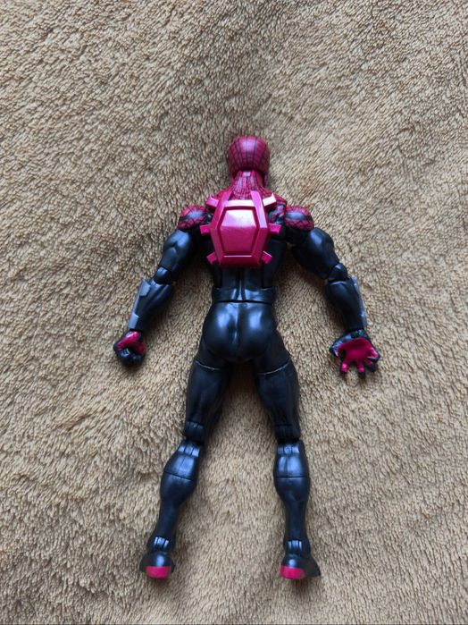 Figurka Hasbro Marvel LEGENDS SUPERIOR Spider-Man 15 CM