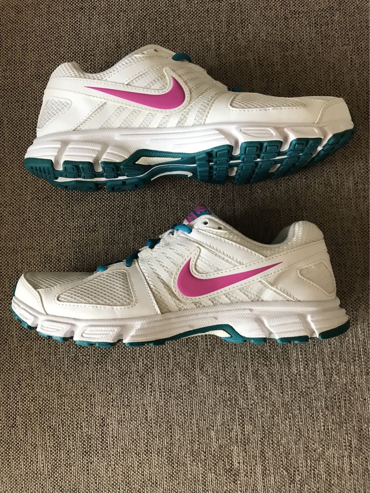 Кросівки Nike  розмір 38.5