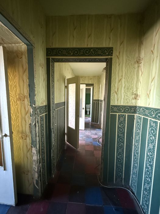 4 кімнатна під ремонт,Осипенківський