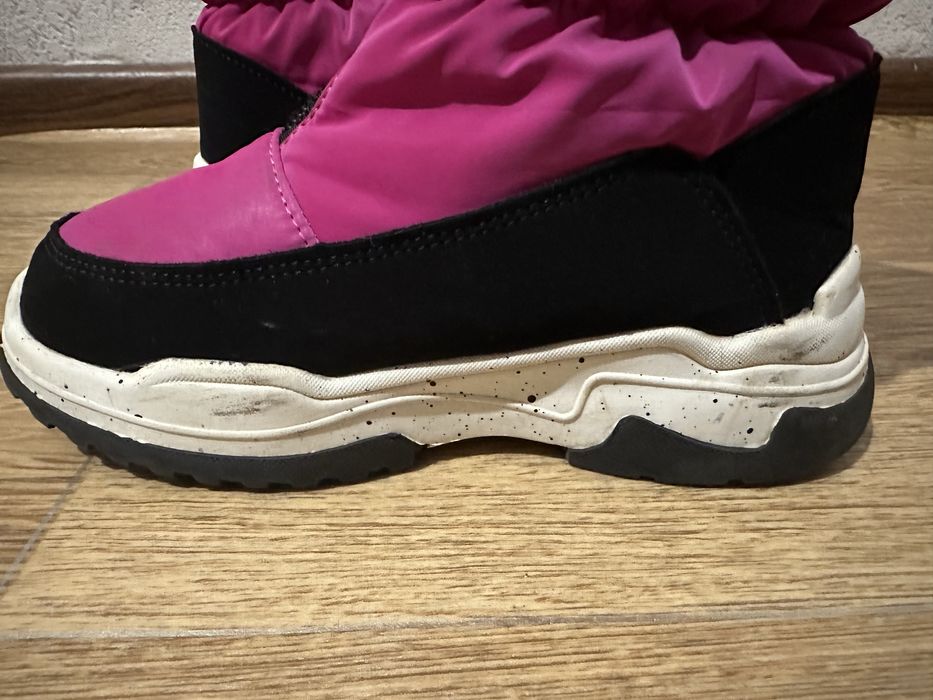 Зимові черевики для дівчинки 28р