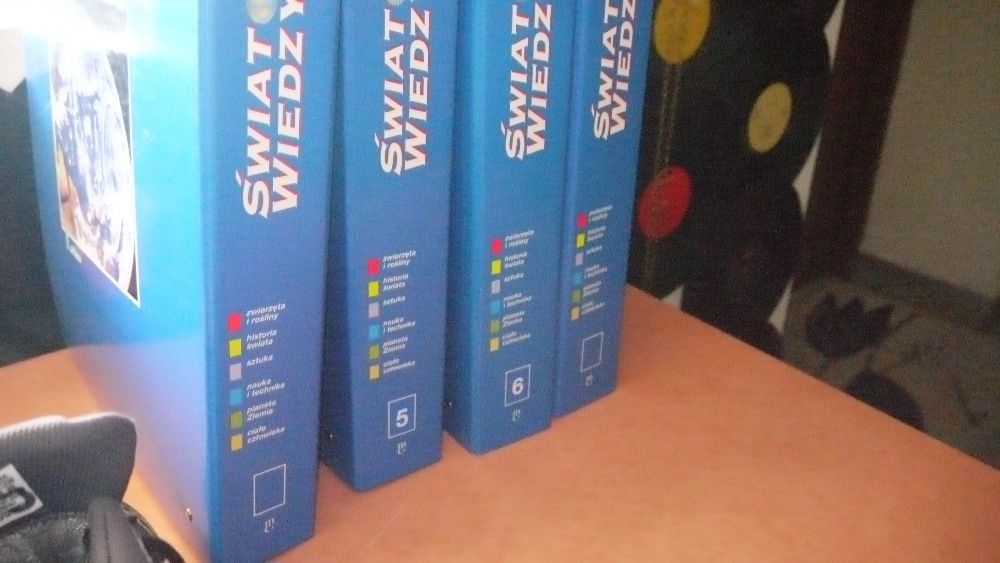 Encyklopedia Świat Wiedzy 7  segregatorów