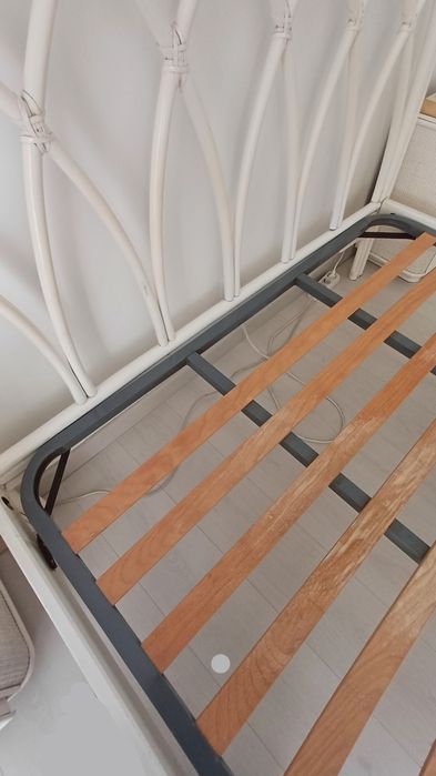 cama de casal de bambu com colchão e estrado