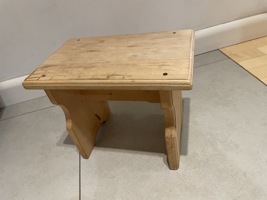Taboret podnóżek mały stolik drewniany w świetnym stanie