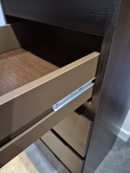 Komoda z szufladami wysoka podobna do Ikea