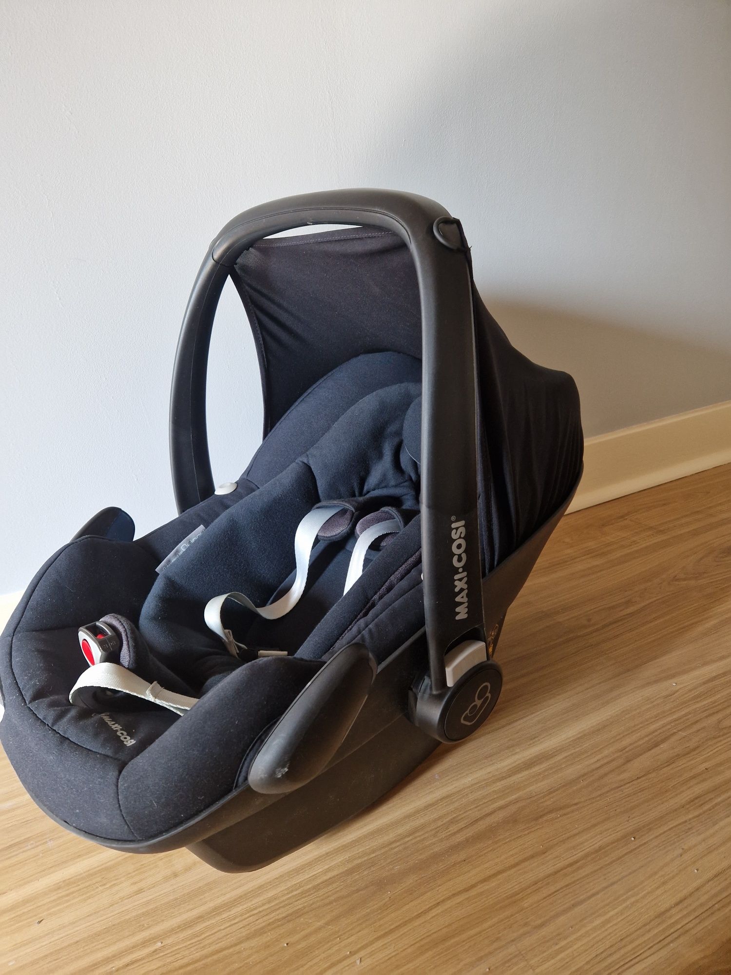 Fotelik Maxi Cosi Pebble Plus 0-13 z bazą Isofix