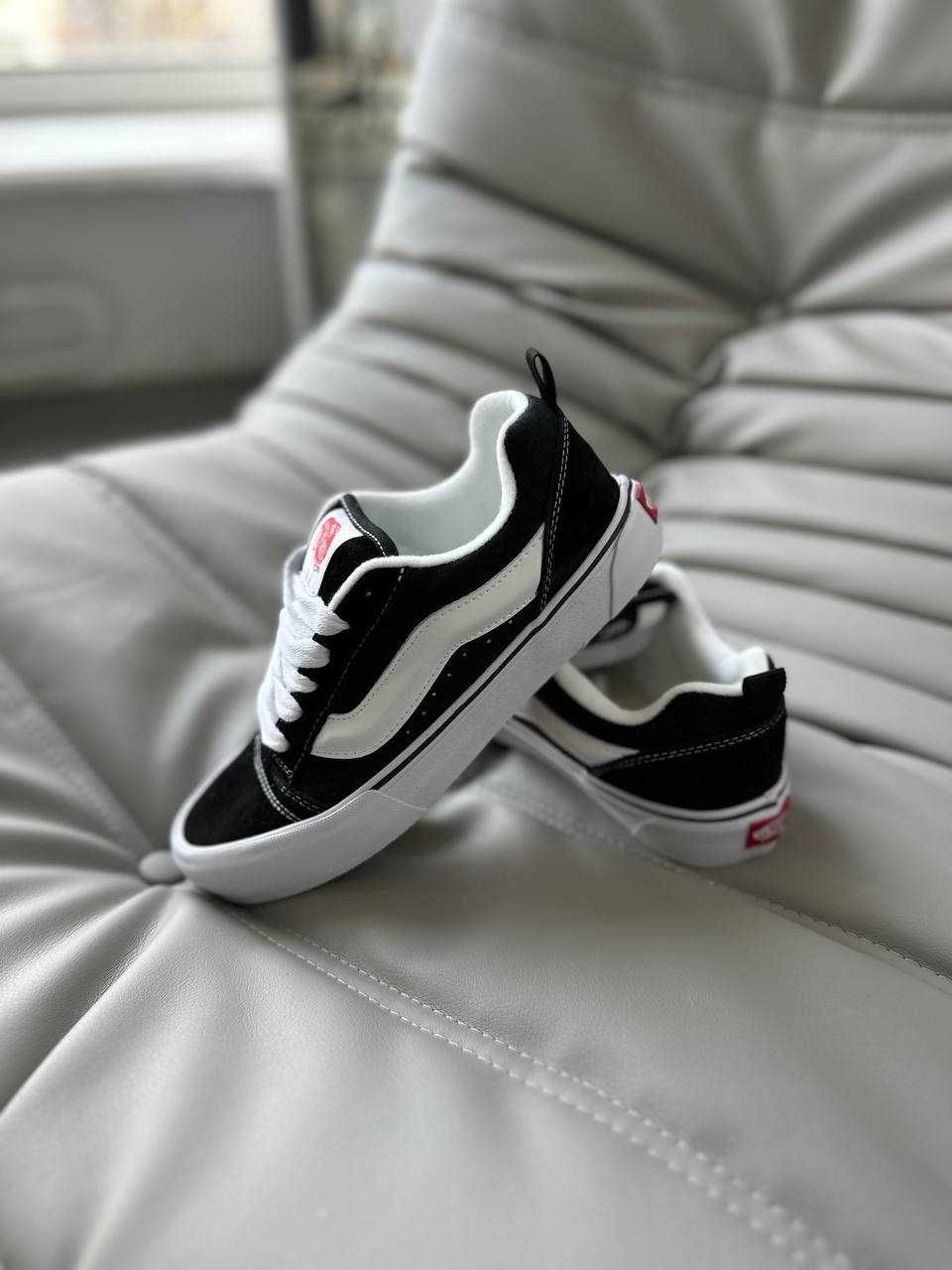 Акція! Розпродаж сезонного залишку! Vans KNU skool black