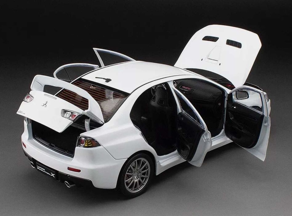 1:18 Mitsubishi Lancer EVO X branco (NOVO)