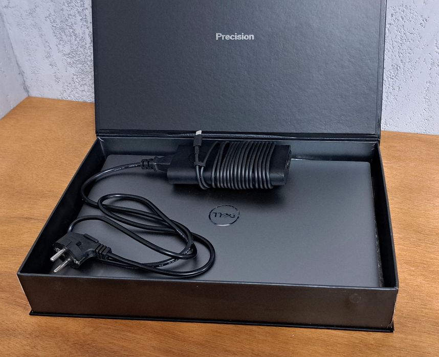 Dell Precision 5560 i7 11850H, NVi Quadro T1200, 4K сенсор 32GB 5