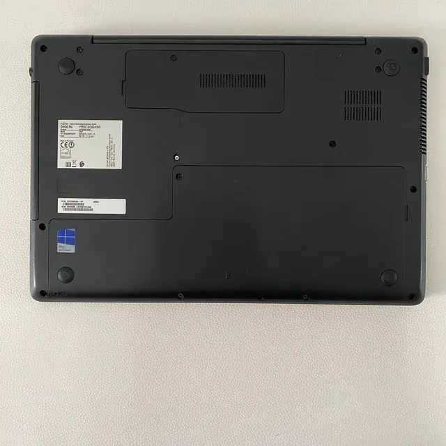 Computador portátil Fujitsu LIFEBOOK A556 i5-6200