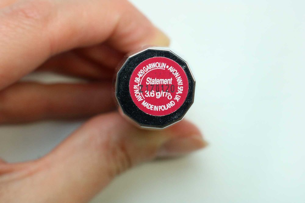 Avon Matte Legend szminka matowa Statement używana