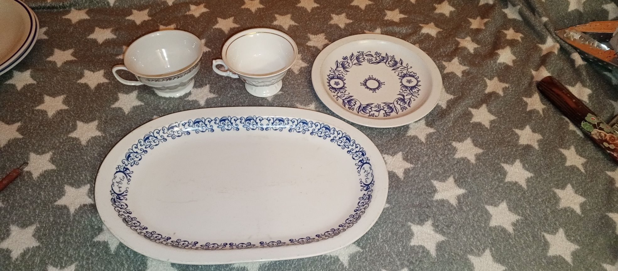 Porcelana Bogucice Wawel różna 2 filiżanki talerz i półmisek