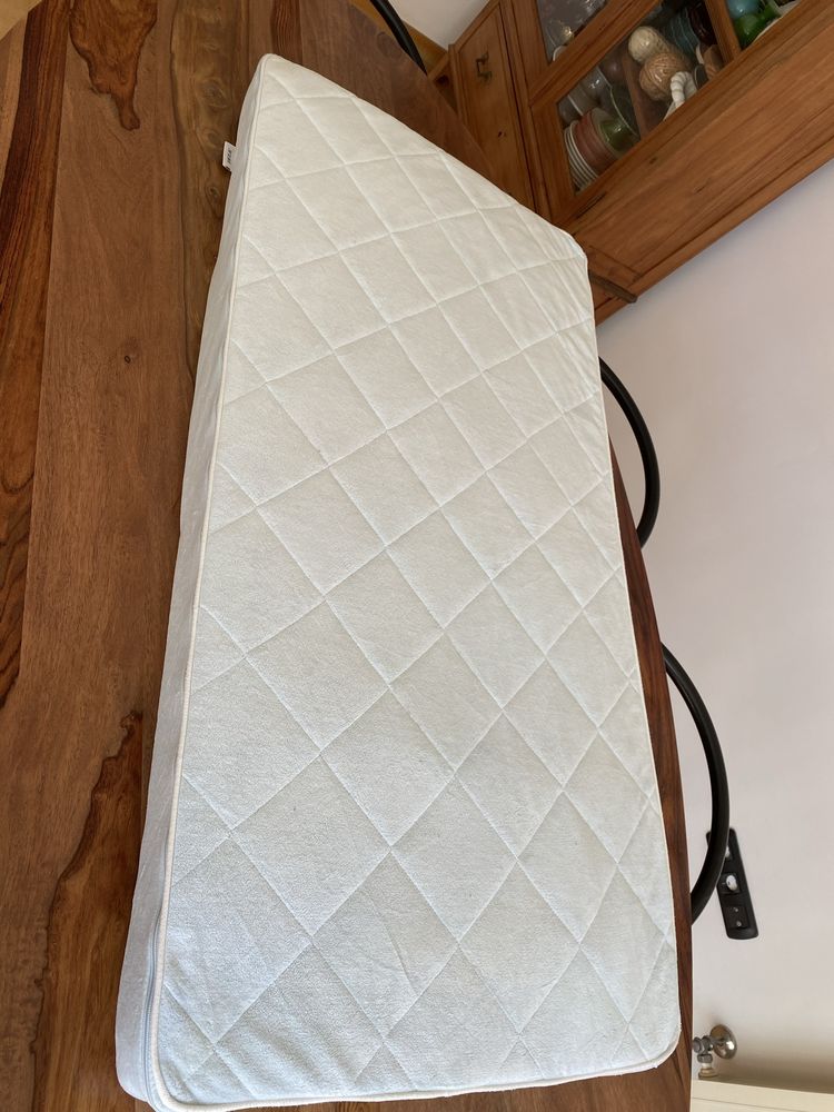 Cama grades ikea como nova e colchao