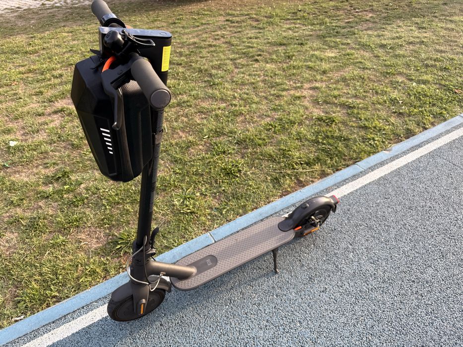 Trotinete Elétrica Xiaomi Mi Electric Scooter Essential Preta