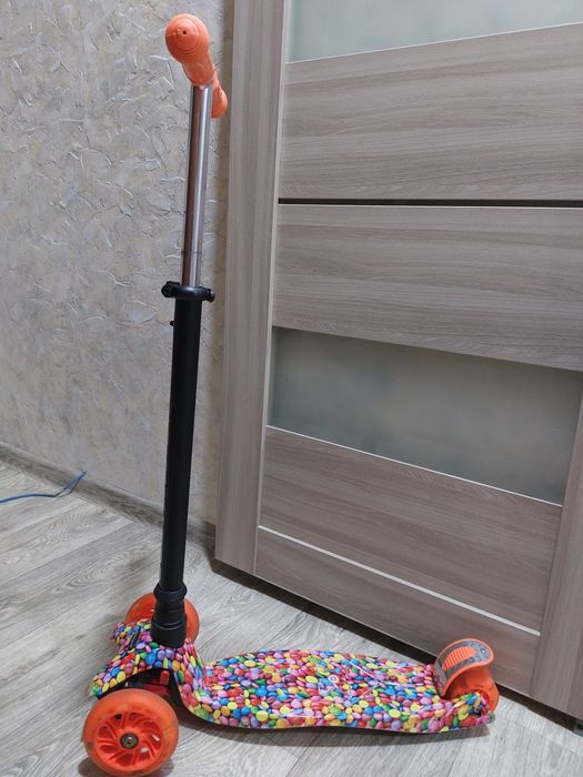 Дитячий самокат для дівчинки