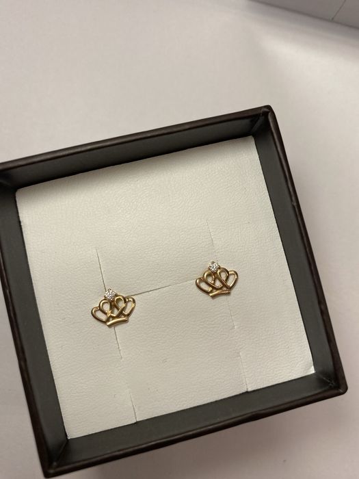 Продам золоті сережки 585 проби у формі коронки.
