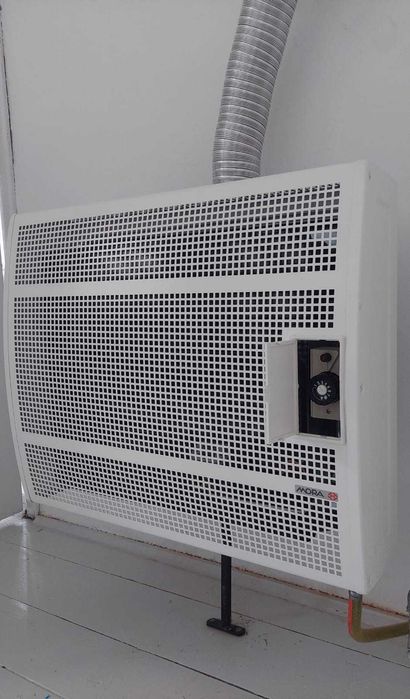 Piecyk gazowy  OGRZEWACZ WNĘTRZ 
MORA 6143 z odprowadzeniem  spalin