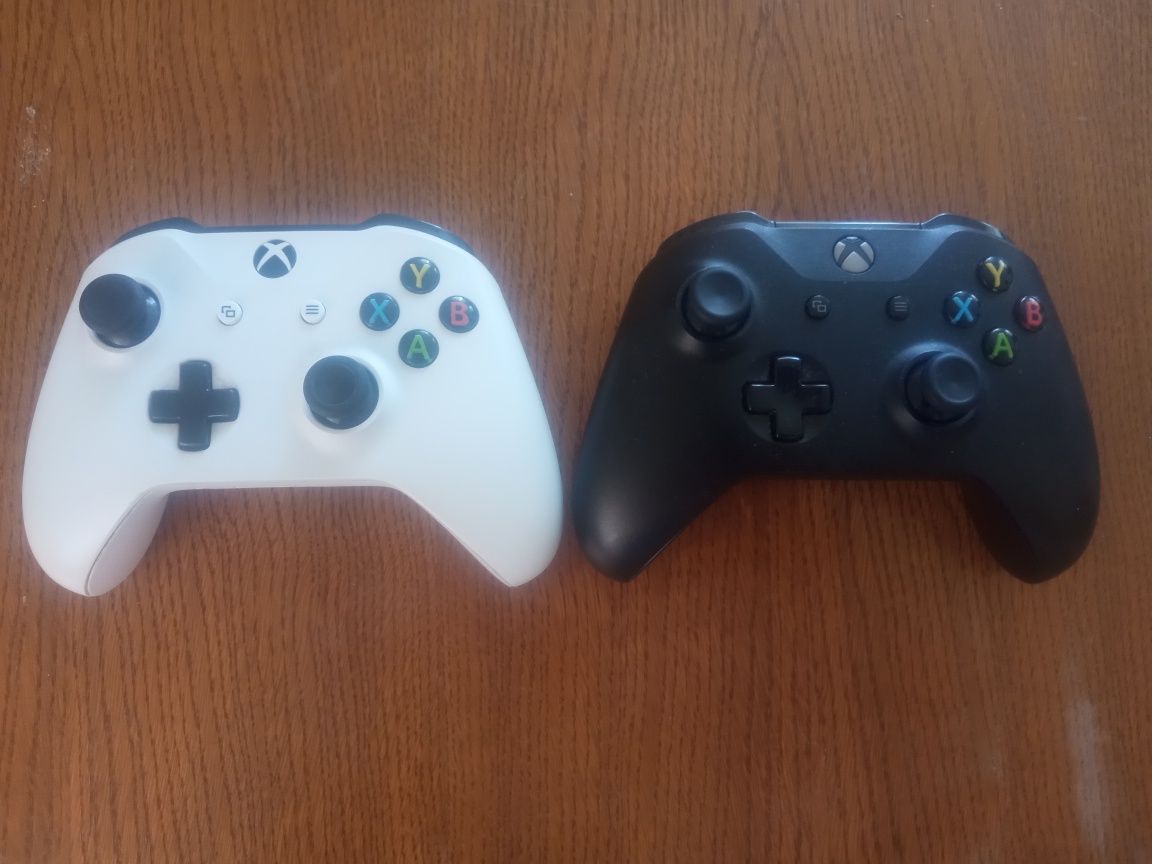 XBOX One X 1 TB / 2 pady / 10 gier