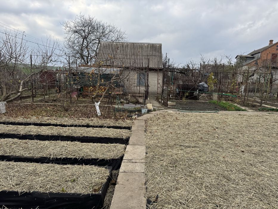 Продам дачний участок з будинком