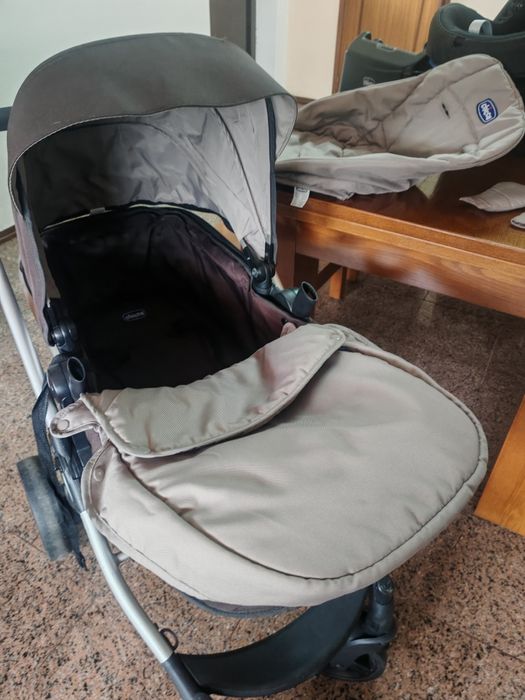 Carinho de bebé  trio da Chicco alcofa e ovo