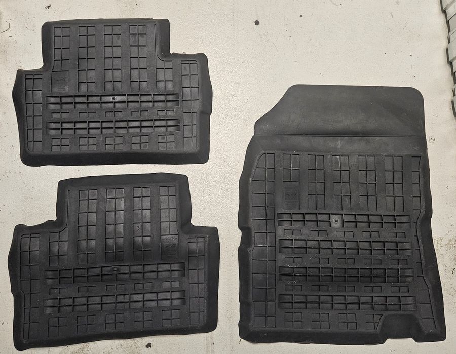 Oryginalne dywaniki gumowe Nissan Qashqai J11