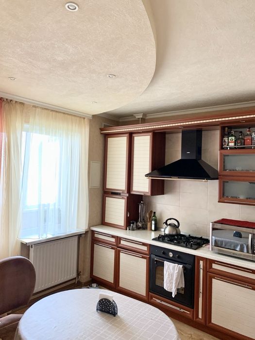 Продам 5-ти кімнатну квартиру з АО  ДНС поруч з річкою