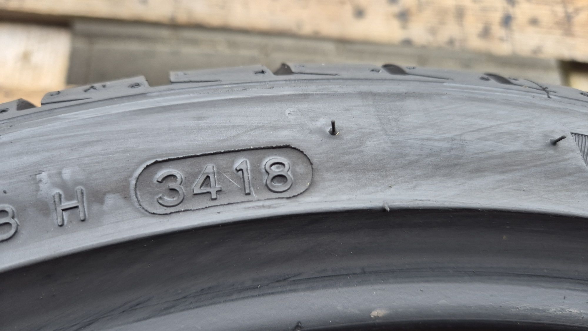 225/35/19 88Y Hankook V12 evo 2 6mm
