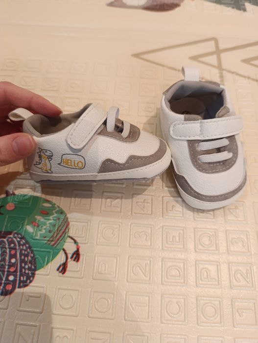 Кросівки для малечі