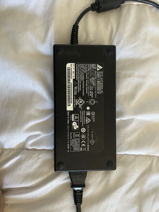 Fonte Carregador Delta Electronics 19.5V 11.8A 230W Original
