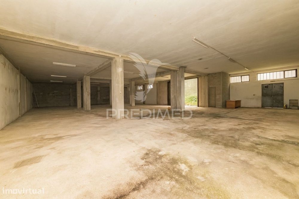 Armazéns para Venda – Lago, Amares (369 m²)
