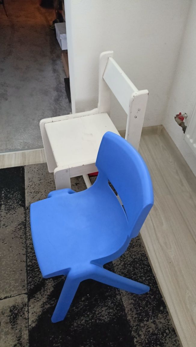 Stolik dla dzieci +2 krzesełka