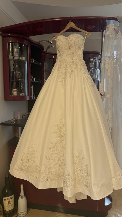 Весільна сукня в ідеальному стані, ручна робота.