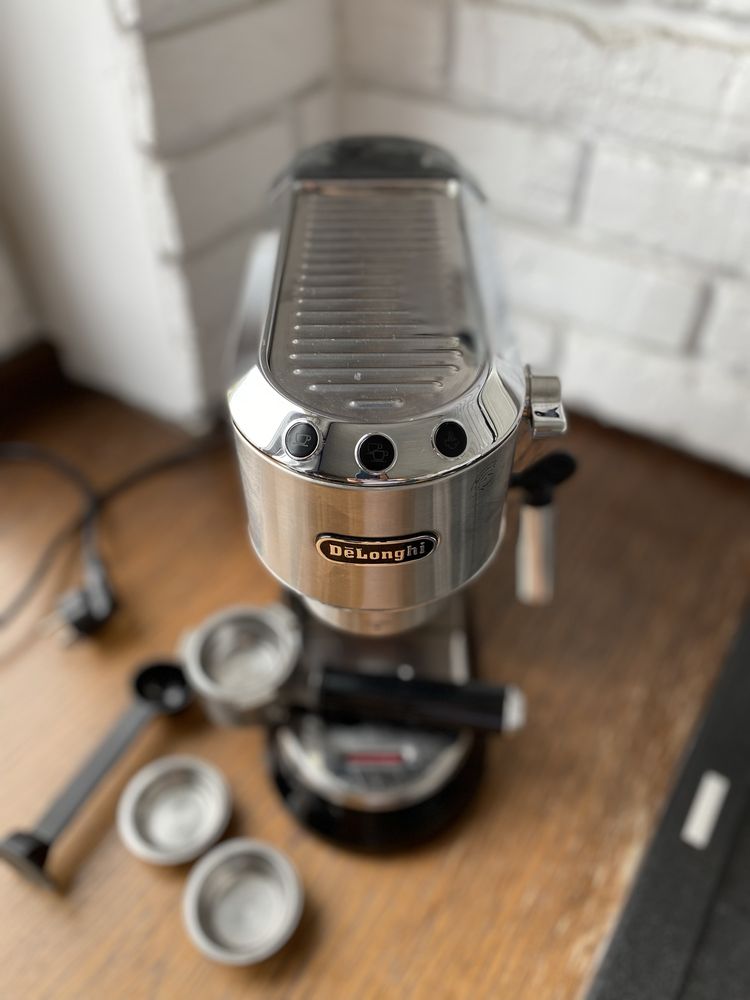 Ekspres kolbowy ciesnieniowy DeLonghi