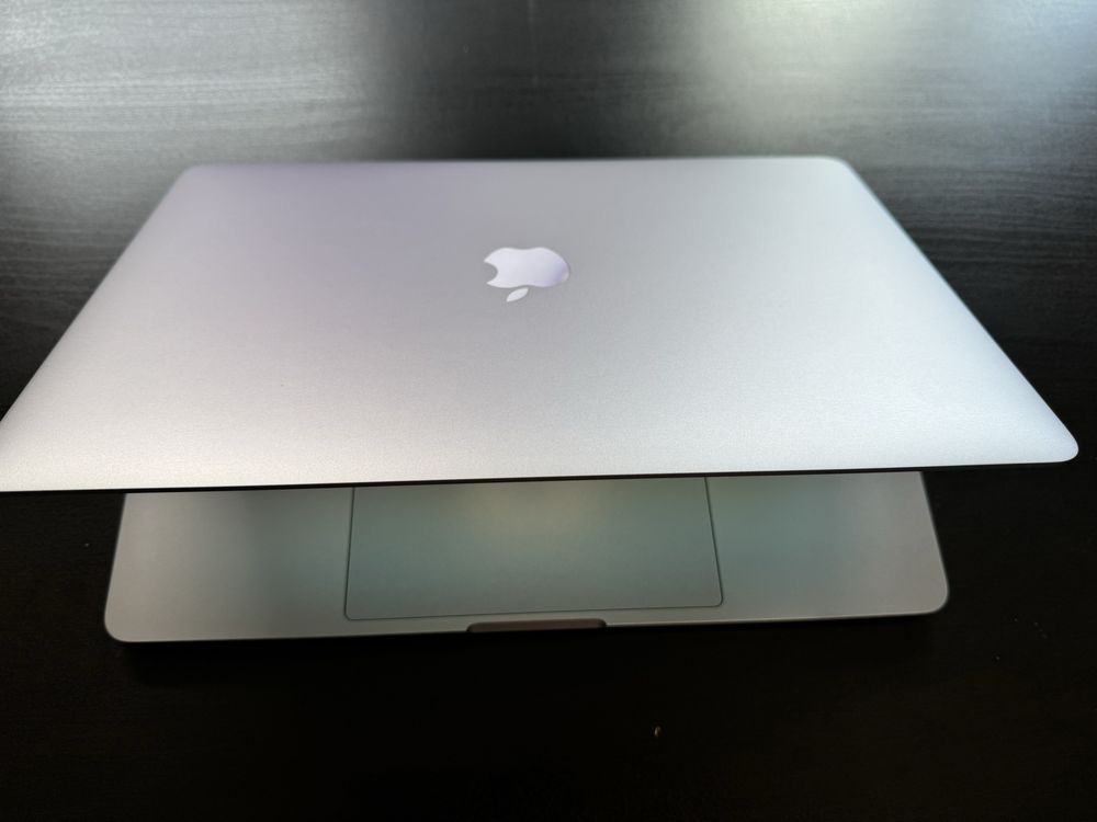 Apple Macbook Pro  2019 klawiatura +myszka
