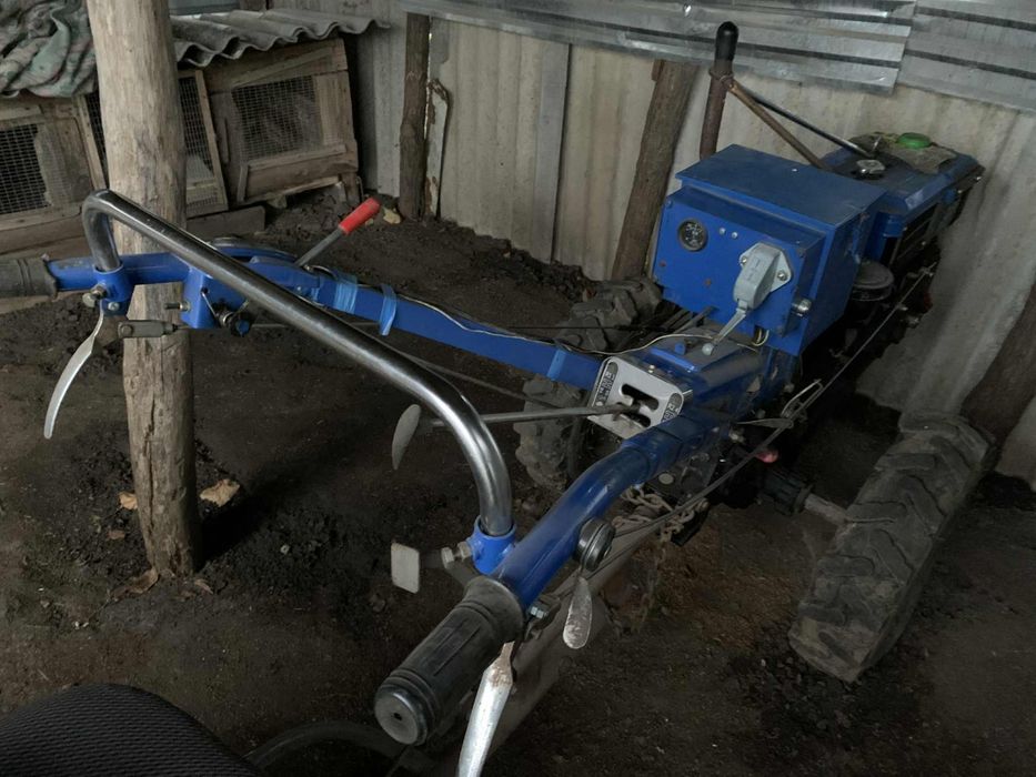 Мотоблок Zubr 8 к.с. + фреза, прицеп