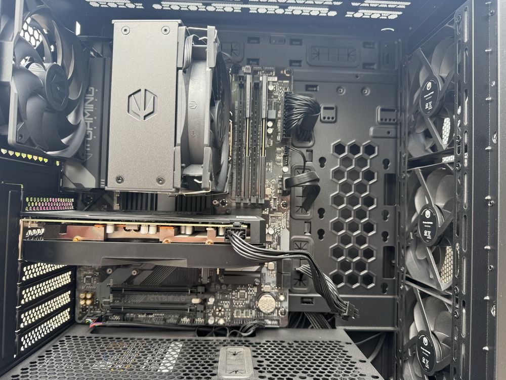 Komputer gamingowy i7-12700F / RX 6600 XT / 16GB RAM / 1TB SSD