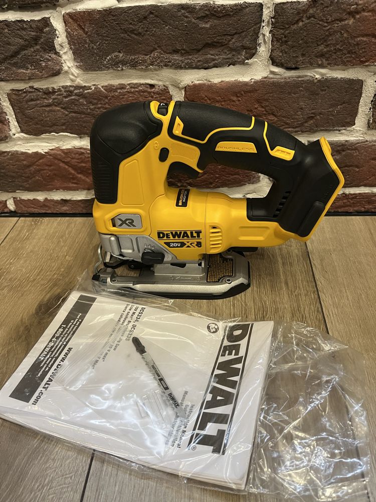 DeWALT DCS334b бесщеточный лобзик