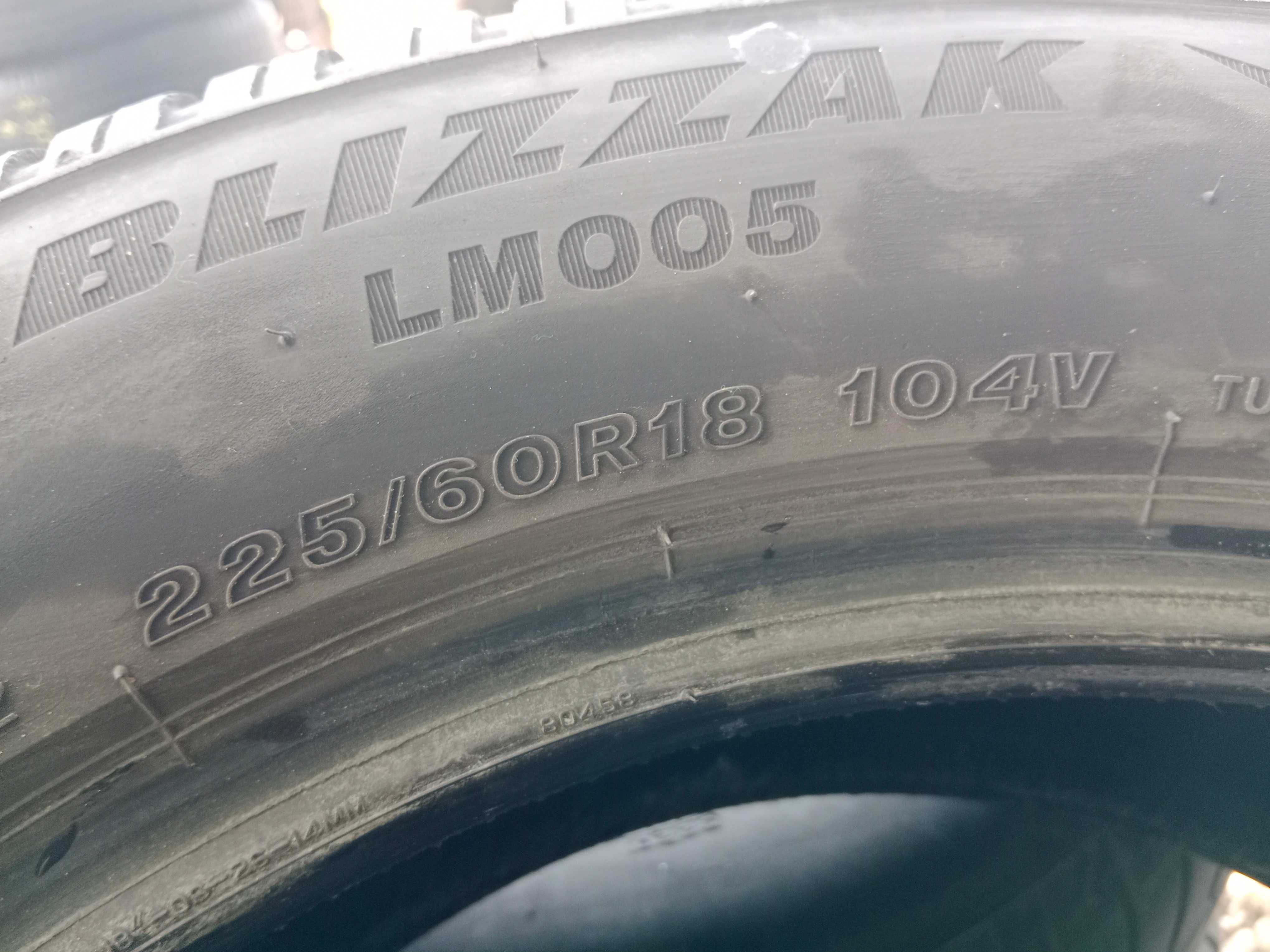Opona używana 225/60R18 Bridgestone Blizzak LM005 1szt.