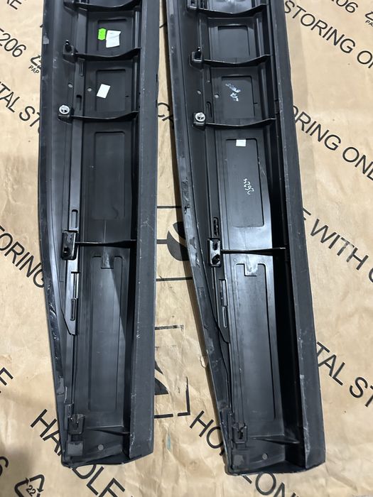 Накладка молдінг дверей Audi Q4 e-tron передня права