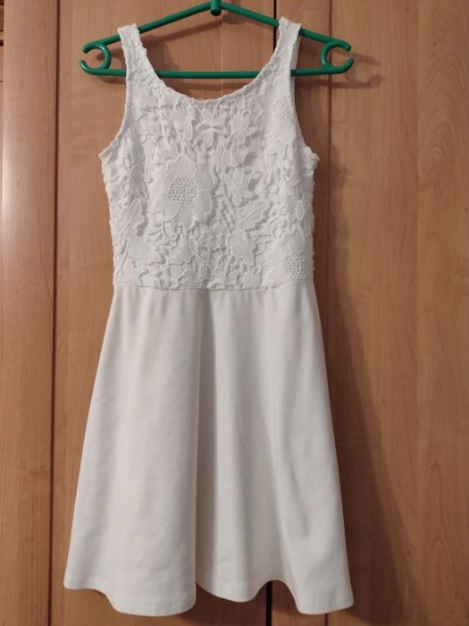 Biała sukienka z koronką rozm XS Sinsay