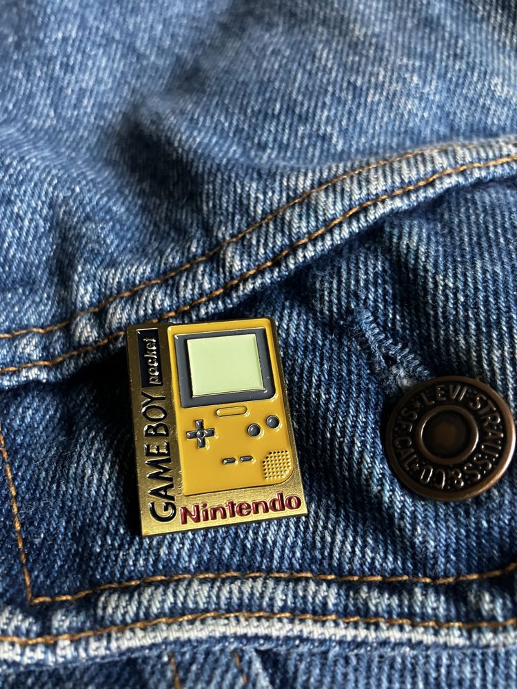 Przypinka pin broszka z retro bintage konsola gameboy nintendo