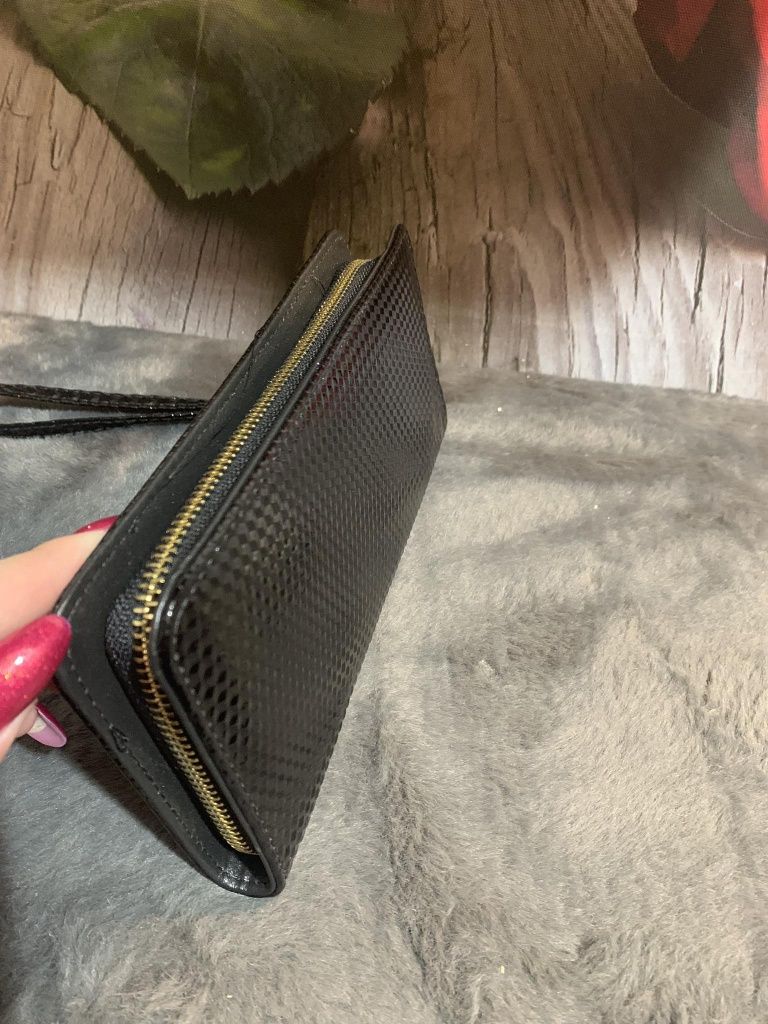 Ładny  damski  portfel