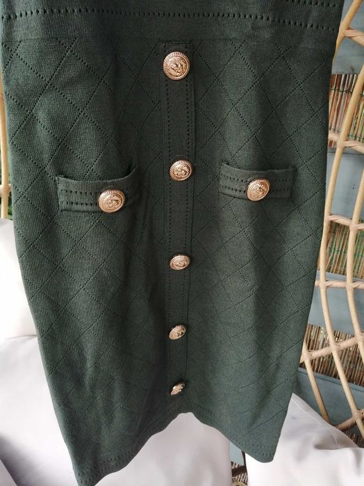 Damska dzianinowa z ozdobnymi guzikami sukienka rozmiar s/m