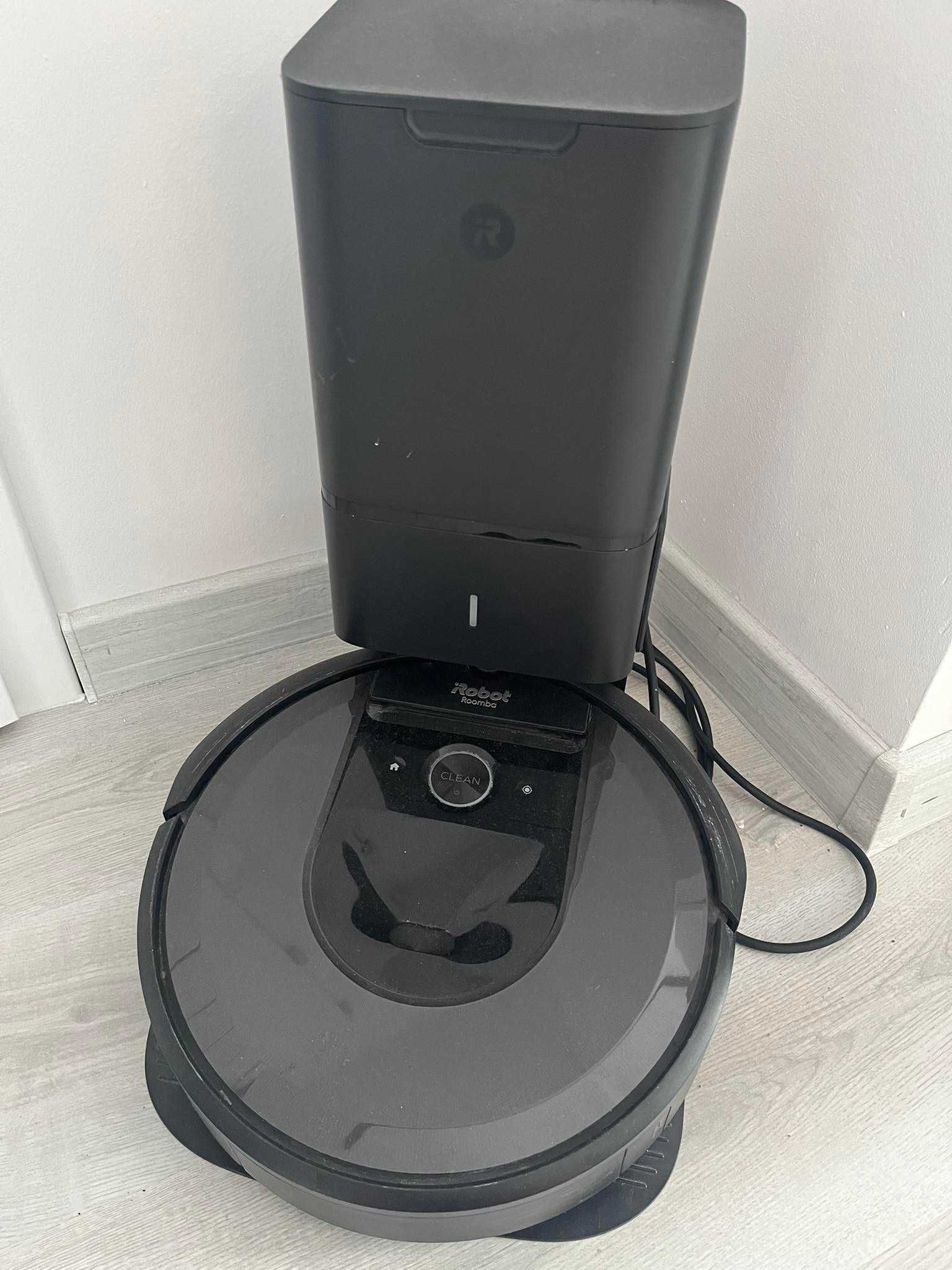 Roomba i7+ ze stacją dokującą