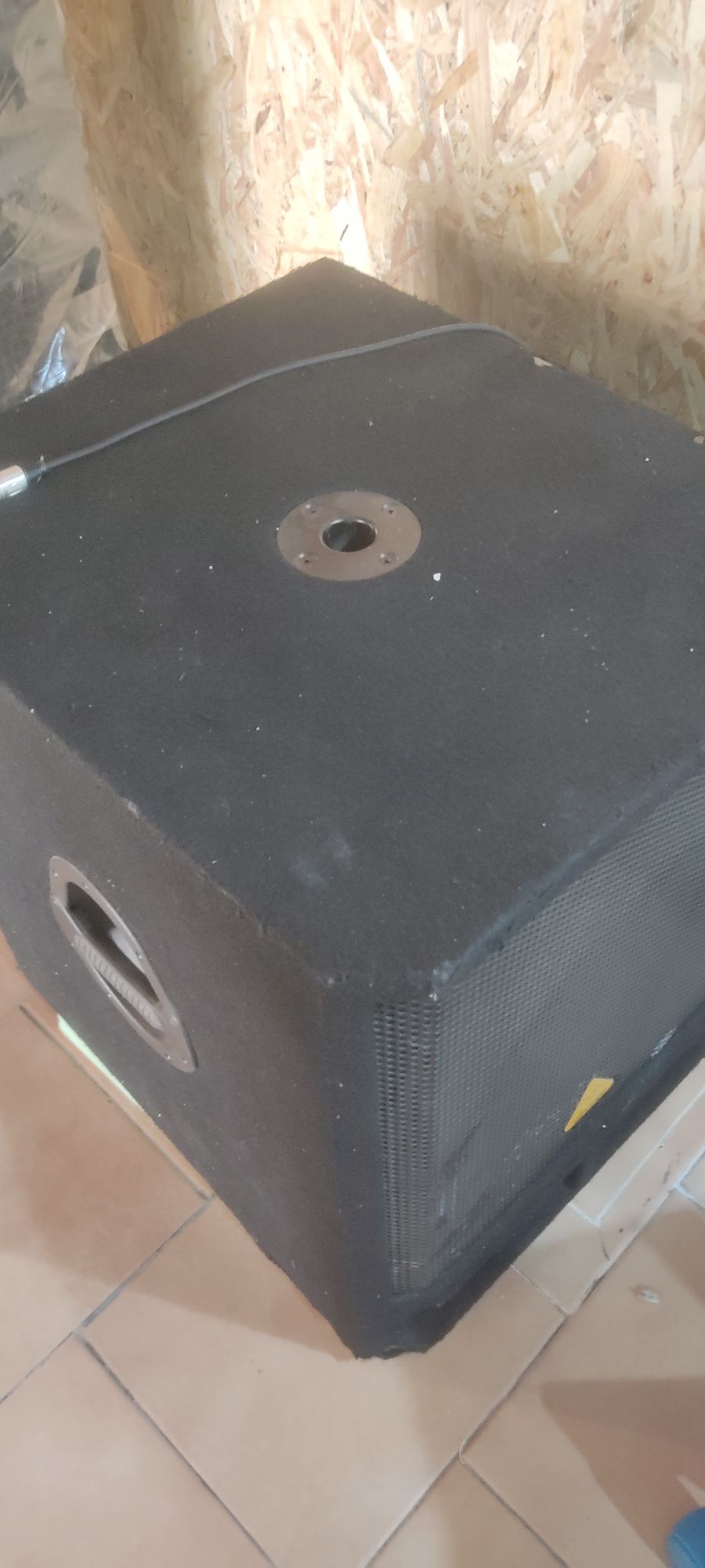 Subs Behringer 18"